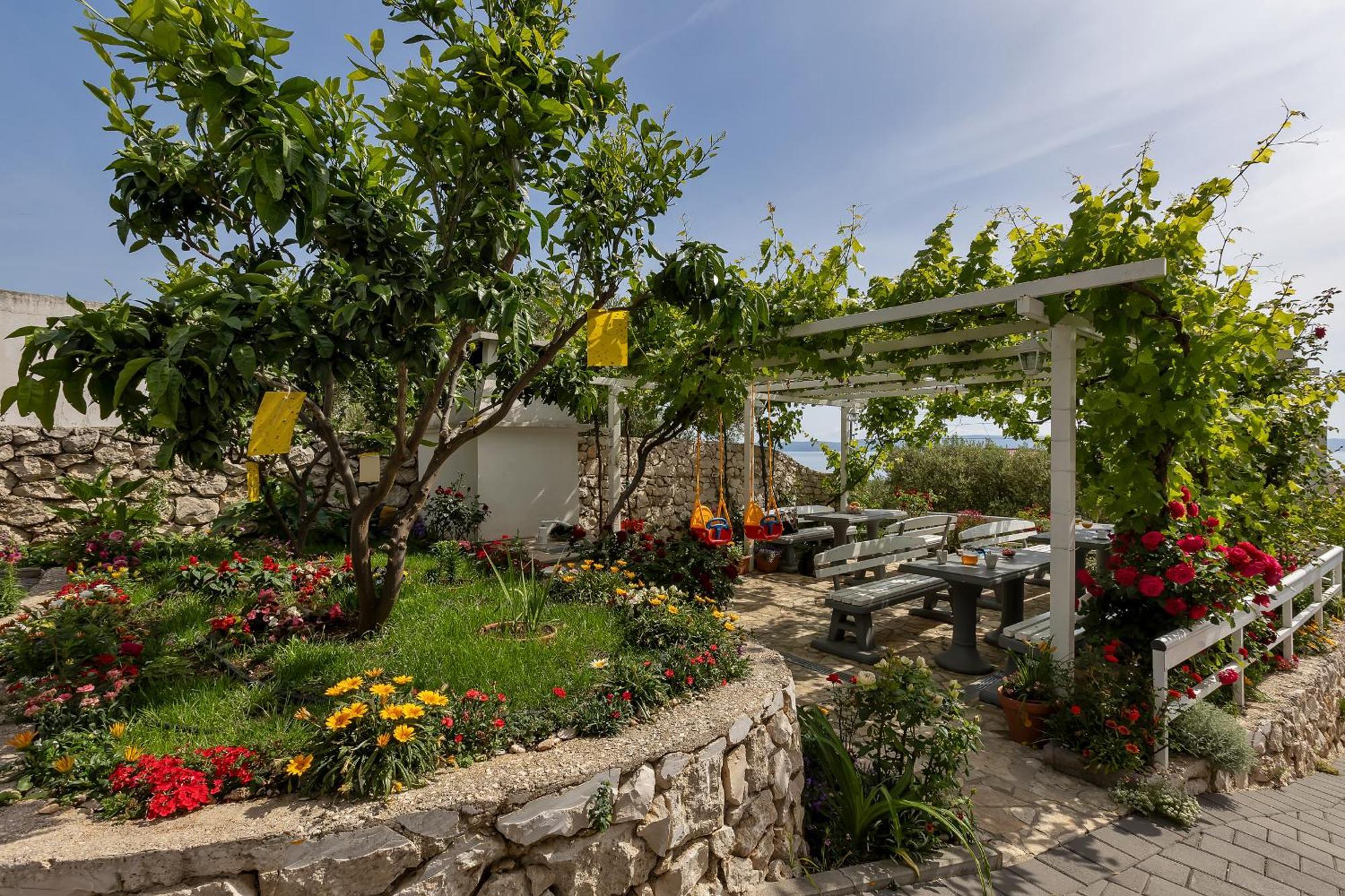 Apartments Villa Katarina Tucepi Luaran gambar