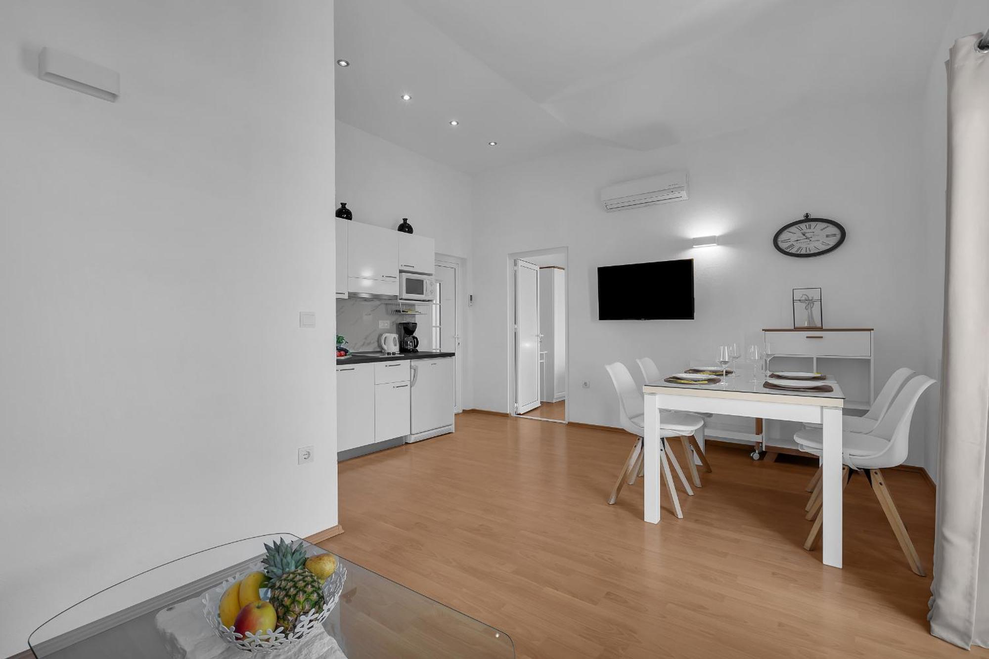Apartments Villa Katarina Tucepi Luaran gambar