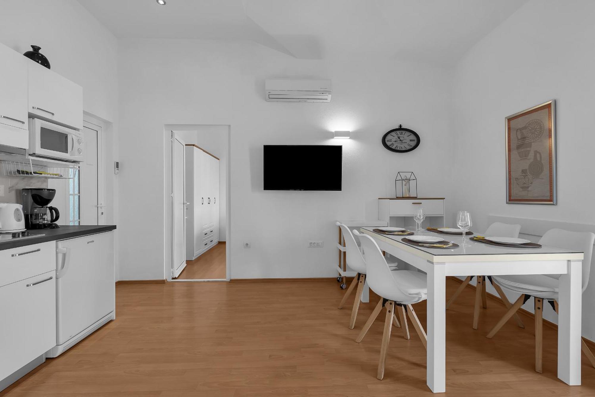 Apartments Villa Katarina Tucepi Luaran gambar