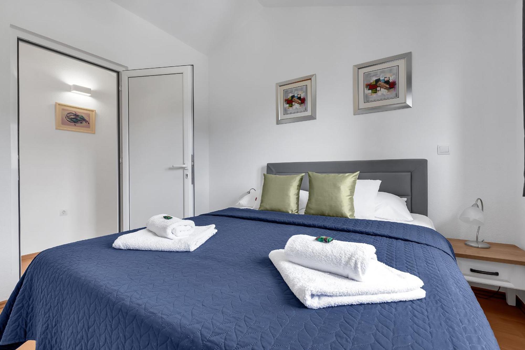 Apartments Villa Katarina Tucepi Bilik gambar